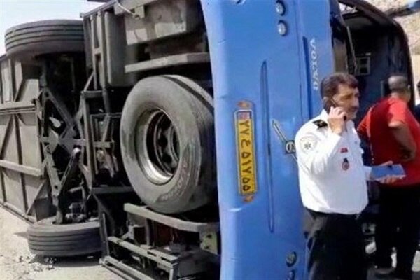 واژگونی اتوبوس در قزوین ۲۶ مصدوم و ۱ کشته بر جای گذاشت