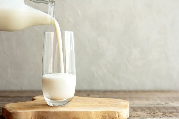 مضرات خوردن بیش از حد شیر