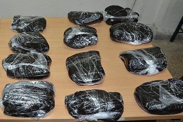 دستگیری قاچاقچیان در انتقال محموله ۷۳۴ کیلوگرمی تریاک 