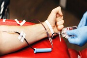 یک زن در طول ماه چند بار مجاز به اهداء خون می‌باشد؟