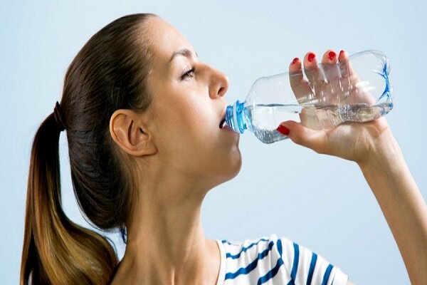 بطری آب معدنی چه مضراتی می‌تواند داشته باشد؟