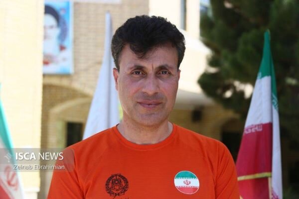 ثبت رکورد ملی تنها ایرانی فاتح اورست در کمتر از یک روز توسط کوهنورد قمی/ کاظمی: خود را قهرمان نمی‌دانم