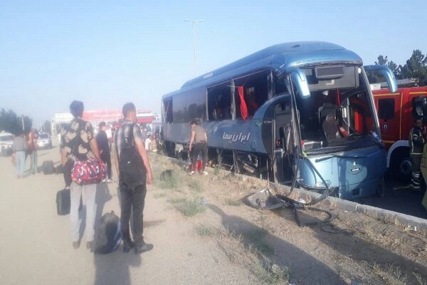 تصادف مرگبار اتوبوس بین شهری در اتوبان تهران-قم / ۲ فوتی و ۲۲ مصدوم 