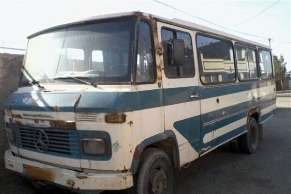 واژگونی مینی‌بوس در فریدن/ ۹ نفر مصدوم شدند