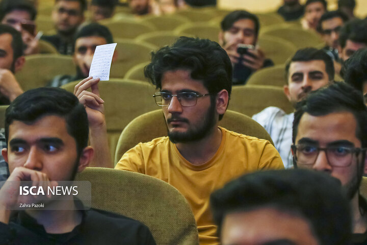 نشست دانشجویی با حضور سخنگوی دولت