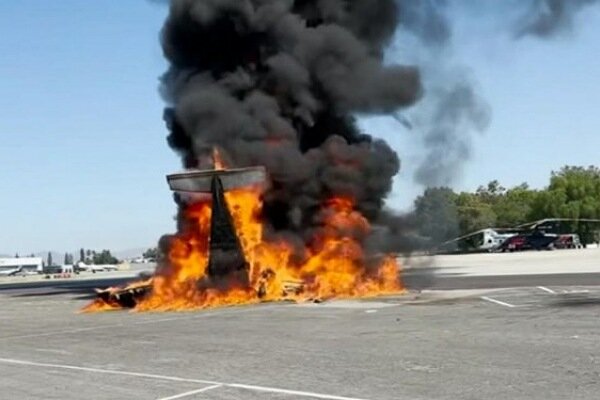 سقوط مرگبار یک فروند هواپیما در فرودگاه لس آنجلس + فیلم