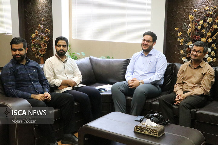 نشست صمیمانه رئیس دانشگاه آزاد اسلامی استان یزد با اعضاء باشگاه خبرنگاران دانشجویی ایران