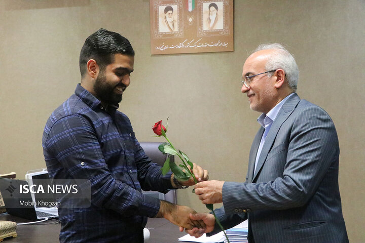 نشست صمیمانه رئیس دانشگاه آزاد اسلامی استان یزد با اعضاء باشگاه خبرنگاران دانشجویی ایران