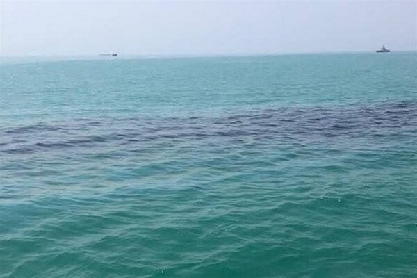 مشاهده آلودگی نفتی در خلیج فارس / اعزام غواصان برای جلوگیری از نشت نفت 