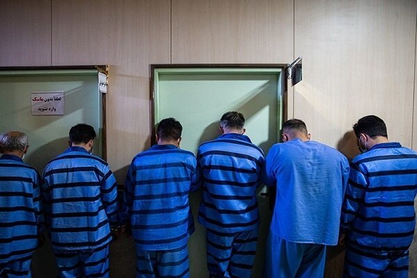 دستگیری اعضای باند تهیه و توزیع مشروبات الکلی خارجی در اصفهان 
