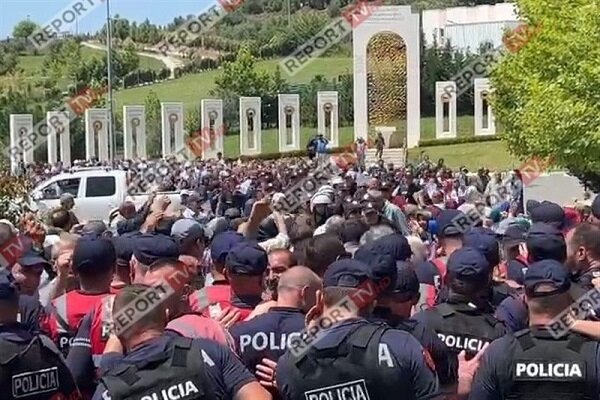 درگیری منافقین در پی نحوه فرار از آلبانی / برخی از تروریست‌ها به آلمان منتقل می‌شوند