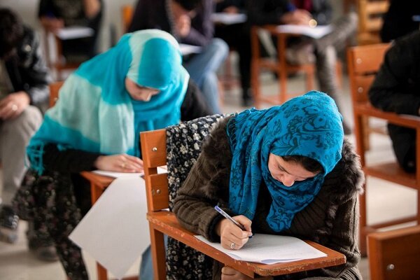 طالبان دانشجویان دختر را ممنوع الخروج کرد / کارشناس افغانستانی: قرآن به زنان اجازه درس خواندن داده است