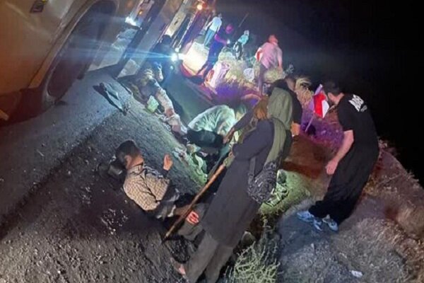 حریق یک دستگاه اتوبوس در همدان یک کشته و ۱۰ مصدوم برجا گذاشت 