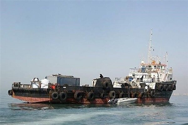 شناور حامل کالای قاچاق در خلیج فارس توقیف شد