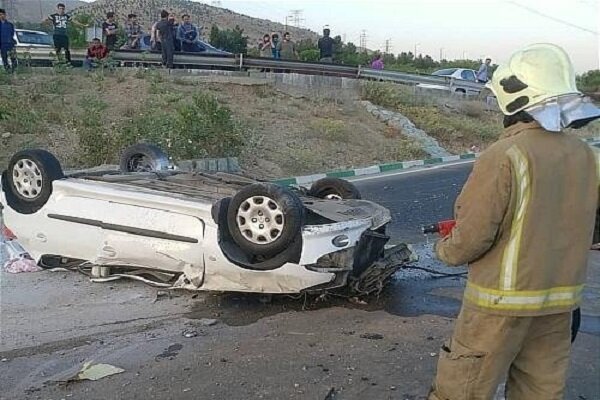 واژگونی پژو ۲۰۶ در بزرگراه همت / راننده جان باخت