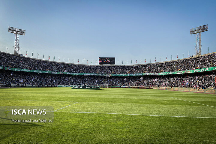 مدیر مجموعه ورزشی آزادی نسبت به قطع برق فدراسیون‌ها در زمان برگزاری مسابقات فوتبال واکنش نشان داد