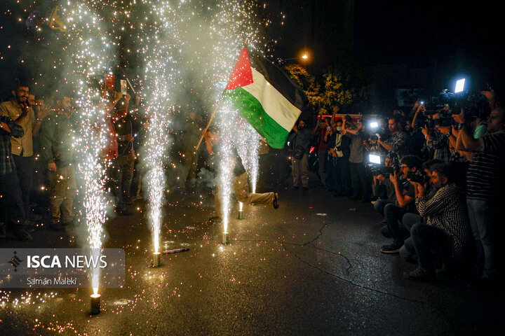 شادی مردم بعد از پیروزی مردم فلسطین در عملیات طوفان الاقصی