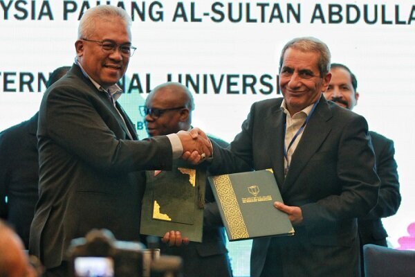 امضای تفاهم‌نامه دانشگاه بین‌المللی D-۸ با ۵ دانشگاه مالزی 