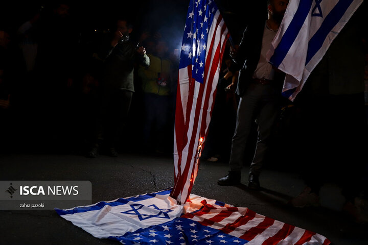 آتش زدن پرچم آمریکا و اسرائیل