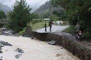 سیل پل قدیمی فومن را تخریب و راه ارتباطی چند روستا را قطع کرد
