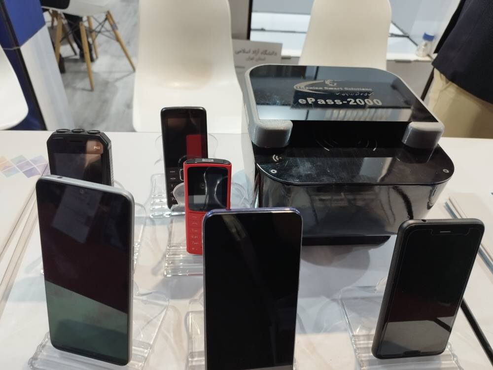 معرفی گوشی هوشمند صددرصد ایرانی توسط واحد علوم و فناوری پردیس دانشگاه آزاد