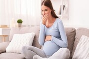 استفراغ‌های زمان بارداری چه آسیبی به مادر می‌رساند؟