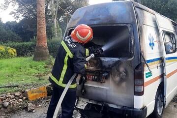 آتش‌سوزی عجیب آمبولانس در دانشگاه بابل + عکس