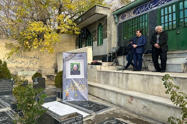 مراسم وداع با پروانه معصومی با حضور هنرمندان در امامزاده ابوطالب + عکس و فیلم