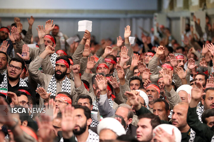 دیدار هزاران نفر از بسیجیان با رهبر انقلاب