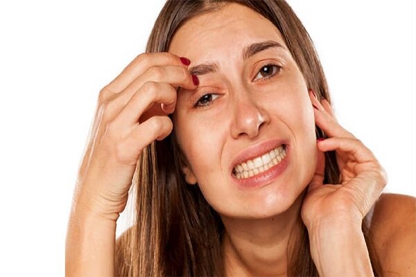 درد ابرو ناشی از چیست؟