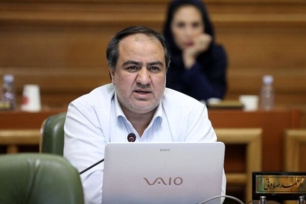 سرای ایرانی عامل ترافیک بحرانی/ کوچه پس کوچههای سه راه افسریه هم قفل میشود!