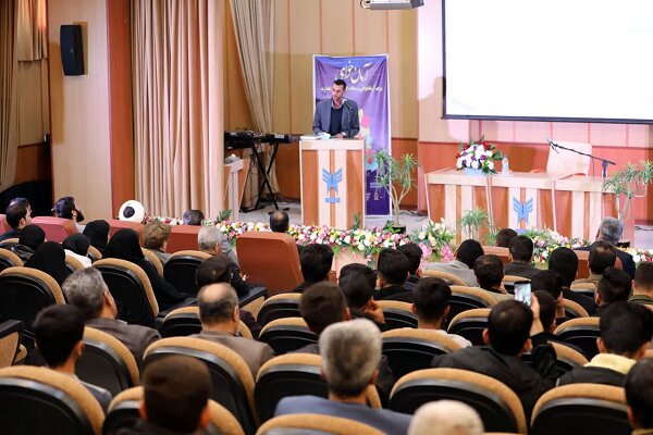 آیین بزرگداشت روز دانشجو در دانشگاه آزاد شهرکرد برگزار شد