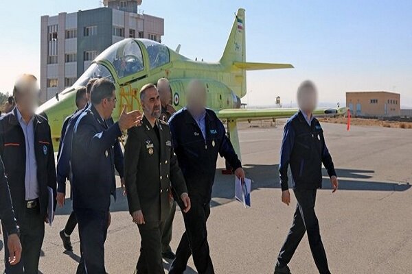 وزیر دفاع از مراحل تست‌های پروازی جت آموزشی یاسین بازدید کرد