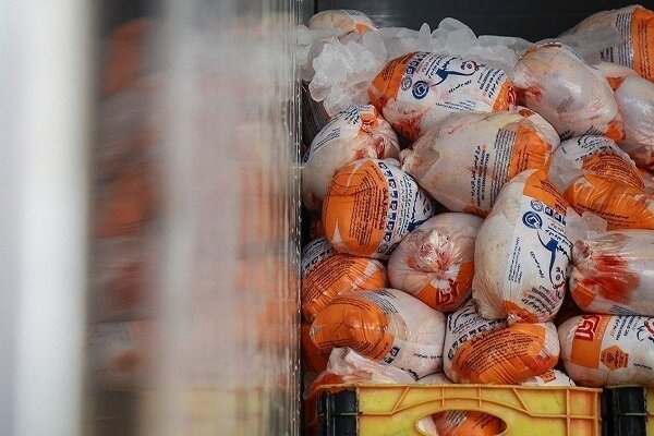 مرغ بسته‌بندی در فروشگاه‌های زنجیره‌ای کمیاب شد؟