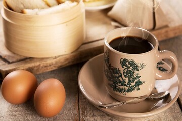 اگر تخم مرغ را با قهوه یا چای میخورید دست نگه دارید