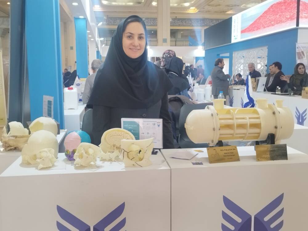 دانشگاه آزاد اسلامی با نوآورانهترین محصولات در نمایشگاه پژوهشی / از پرینترهای سهبعدی تا ظروف سرامیک فوق سبک
