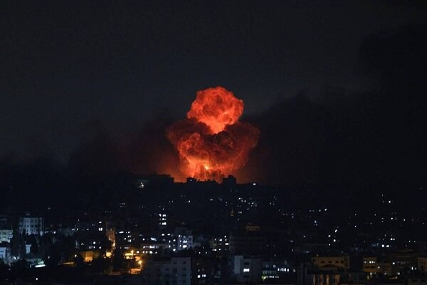 طوفان الاقصی| جنگنده های اسرائیلی شهر دیرالبلح در نوار غزه را بمباران کردند
