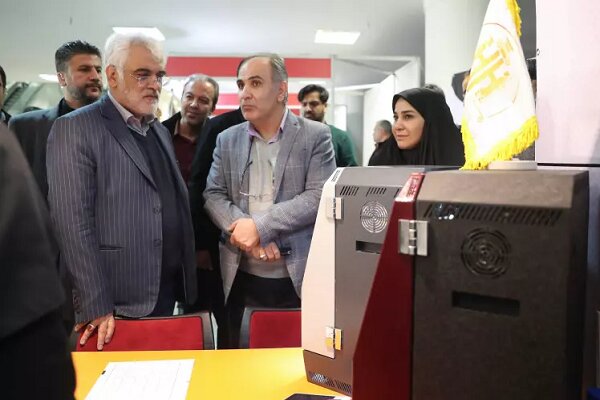 دکتر طهرانچی از نمایشگاه صدرا واحد علوم و تحقیقات بازدید کرد