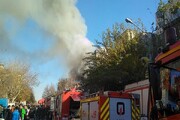 آتش‌سوزی گسترده انبار پشم شیشه در خیابان امیرکبیر + فیلم