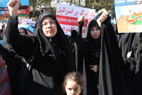دانشجویان و مردم یاسوج، در میدان حسینیه ثارالله تجمع کردند