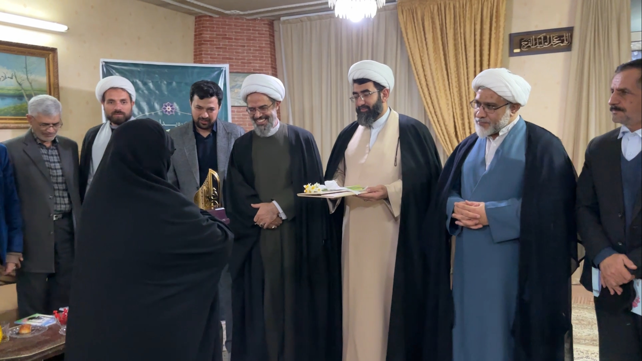 بانوان خادم و پیشکسوت مجالس حسینی در خراسان شمالی با اهدا نشان فاطمه تجلیل شدند