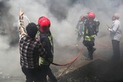 یک منزل مسکونی در تهران آتش گرفت/ نجات ۴ نفر از میان دود و آتش ساختمان قدیمی