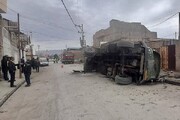 واژگونی کامیون به علت فرونشست زمین + عکس