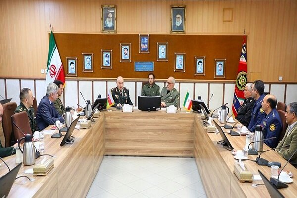دافوس ارتش آماده توسعه روابط نظامی بین ایران و آذربایجان