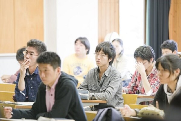 کیمونوپوش‌ها، نگران پیامدهای استعفای رئیس هاروارد در دانشگاه‌های ژاپن