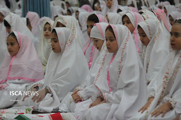 جشن تکلیف دو هزار دانش آموز دختر خراسان شمالی برگزار شد