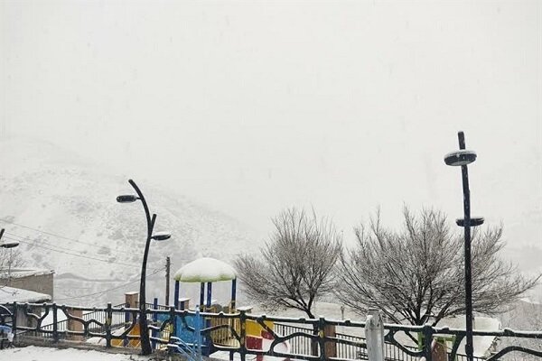 احتمال بارش برف در پایتخت/ شهرهای کوهپایه‌ای استان تهران سفیدپوش شدند