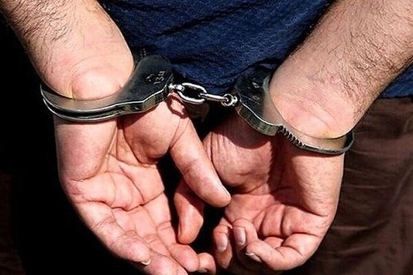 ۲ برادر سابقه دار مامور نما دستگیر شدند