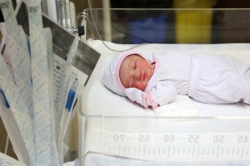نوزادان متولد شده از مادرن کرونایی چه مشکلاتی خواهند داشت؟