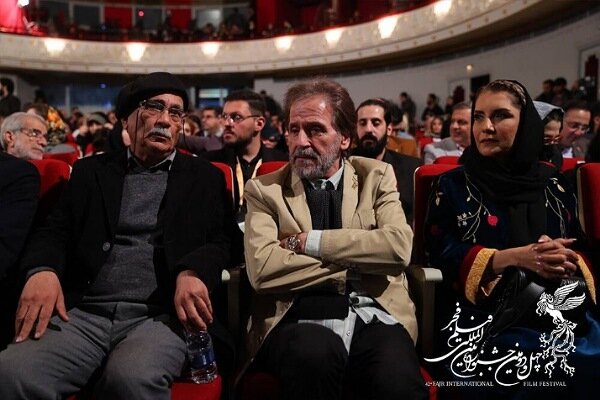 سخنان حاشیه ساز یک کارگردان در افتتاحیه جشنواره فجر ۴۲/ بگیر و ببند رفتار درستی نیست